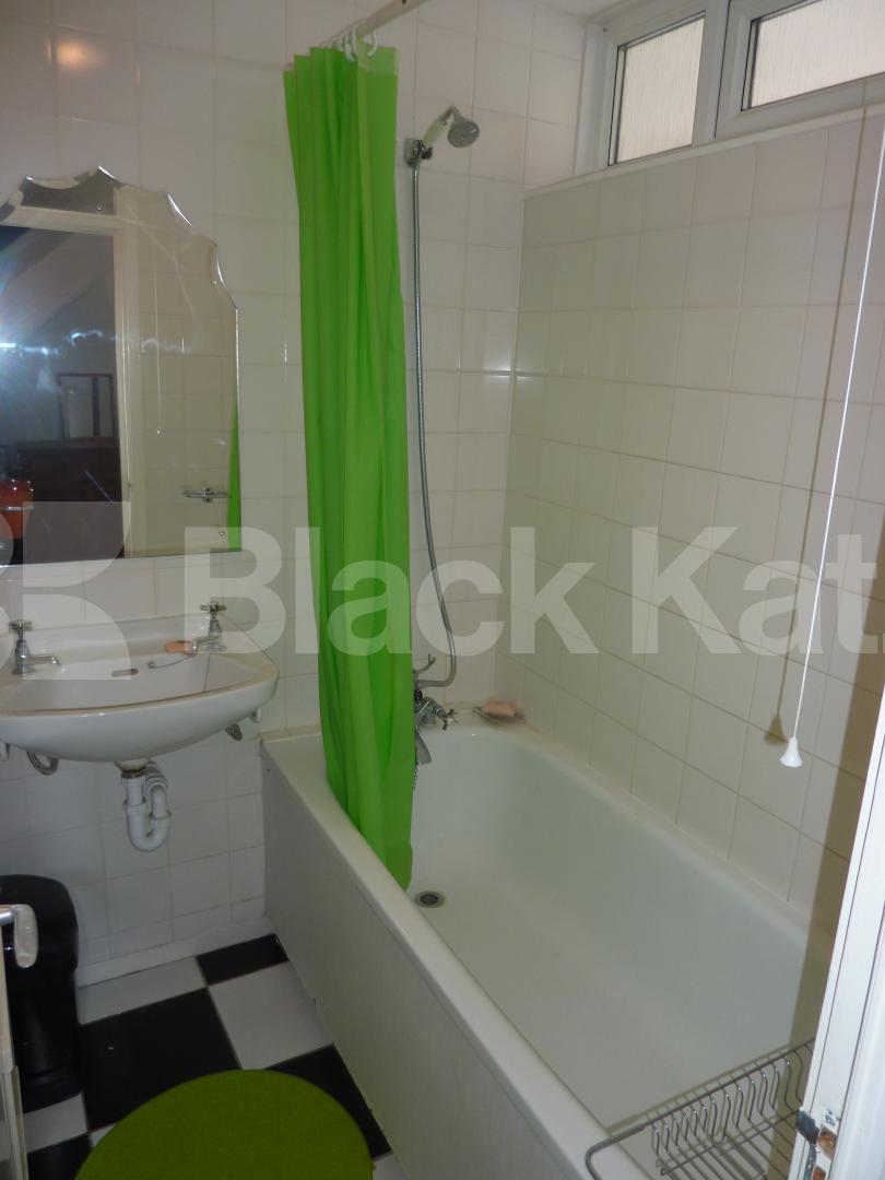 			NEW  INSTRUCTION, 2 Bedroom, 1 bath, 1 reception Flat			 Marlbrough Road, ARCHWAY